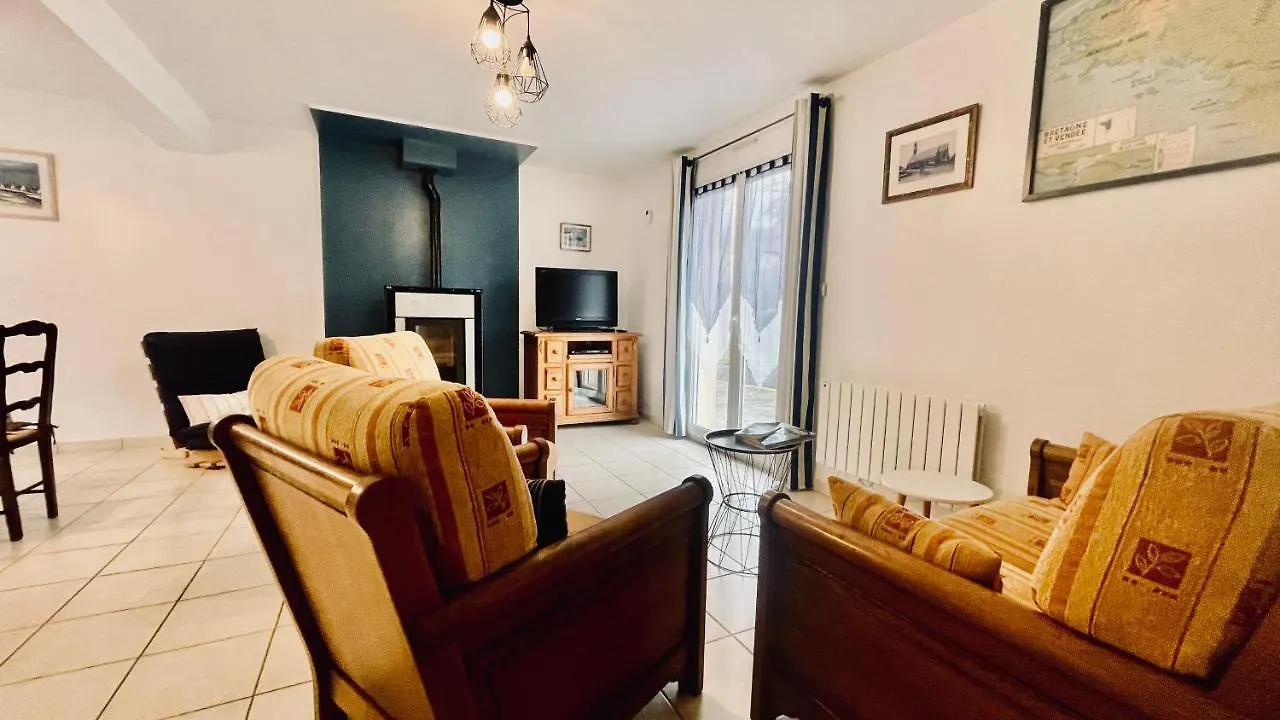 Maison Spacieuse A Deux Pas De La Plage Roscanvel Nyaraló